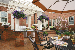 Housetrends Columbus May-June 2014: "New Albany courtyard adds touch of privacy"